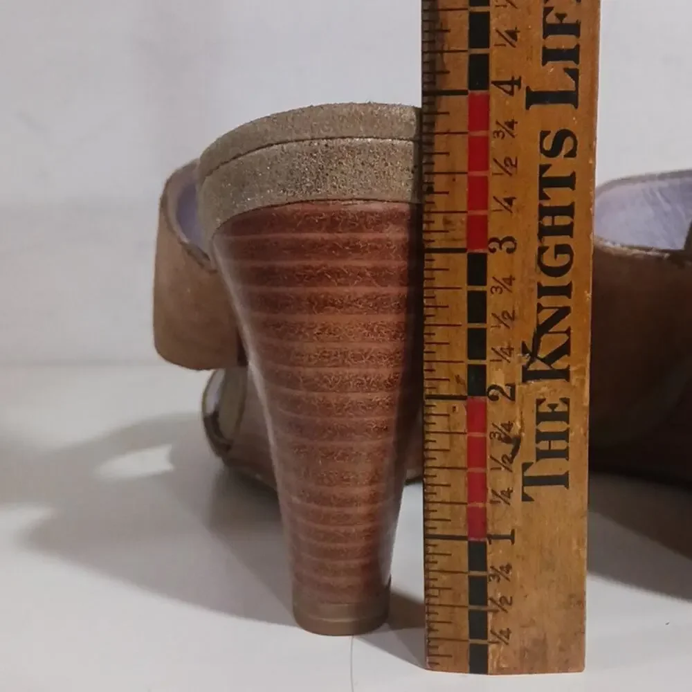 Johnson & Murphy Tan Suede Metallic trim Wedge Sandal sz 8.5